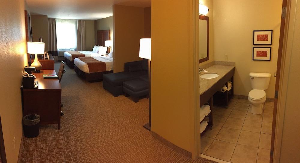 Comfort Suites Johnson Creek Conference Center Ngoại thất bức ảnh