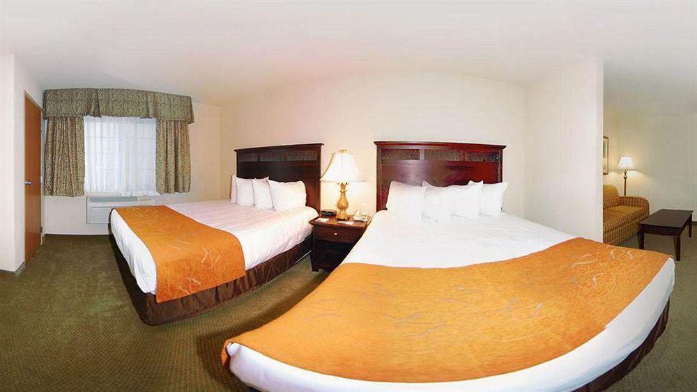 Comfort Suites Johnson Creek Conference Center Ngoại thất bức ảnh