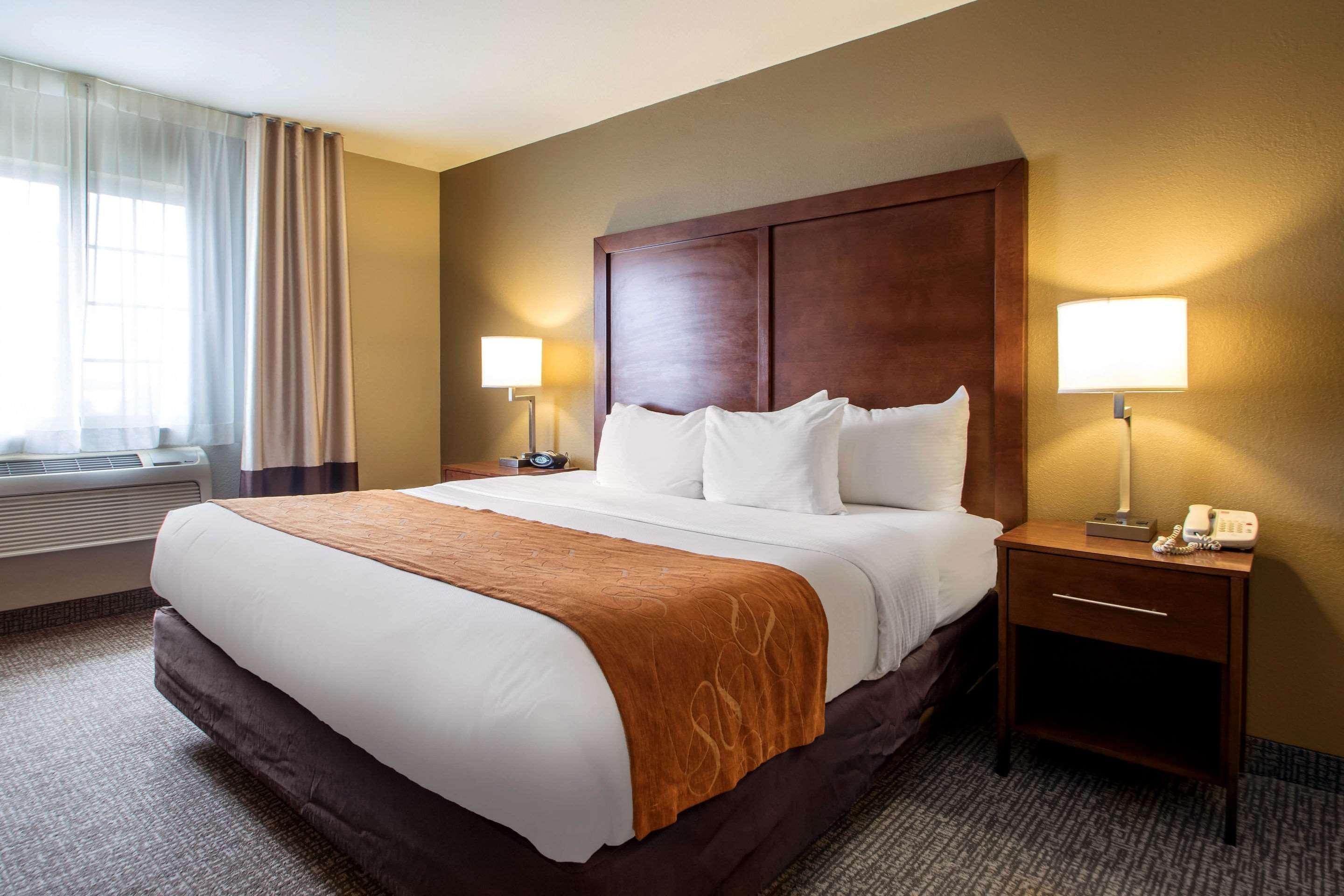 Comfort Suites Johnson Creek Conference Center Ngoại thất bức ảnh