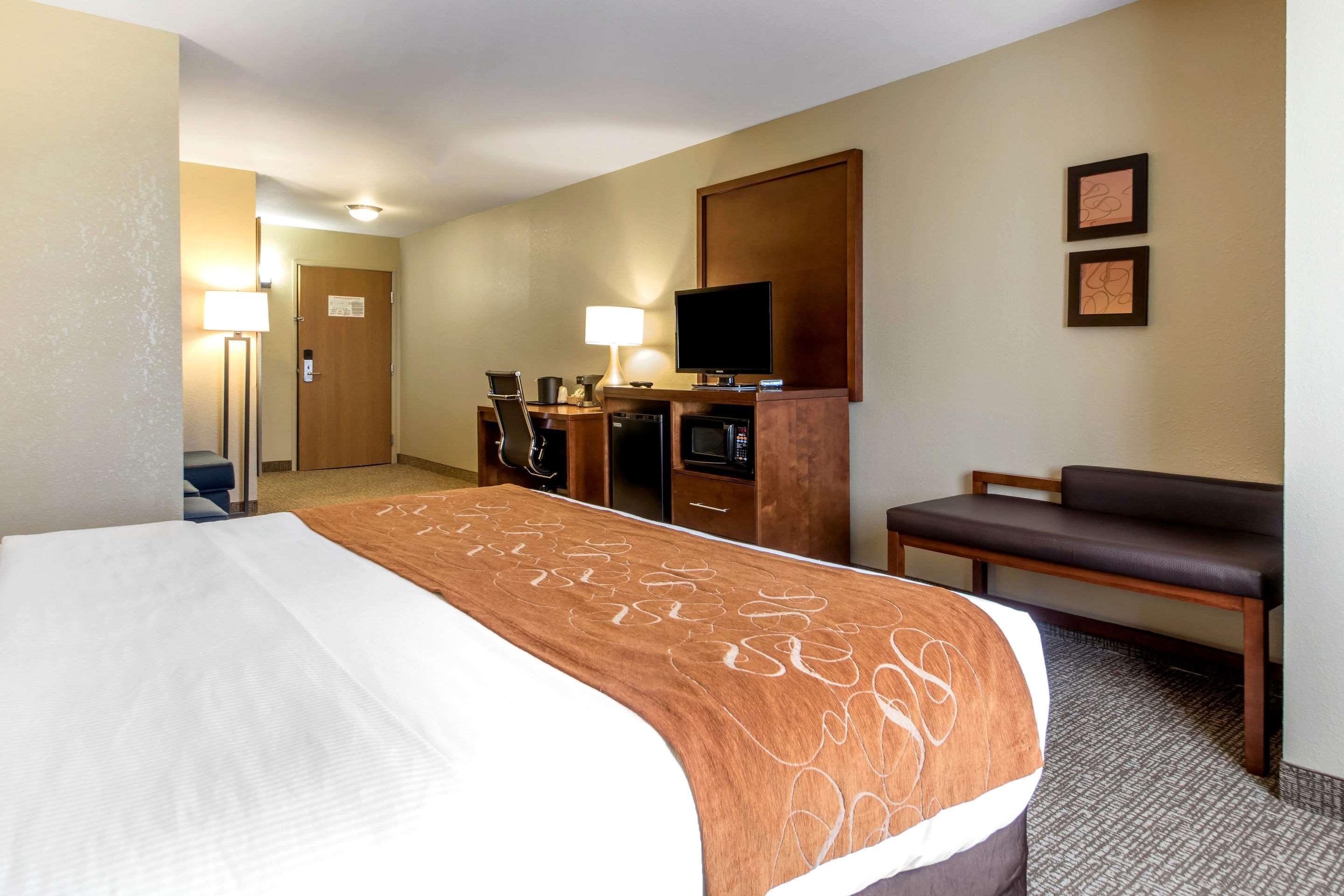 Comfort Suites Johnson Creek Conference Center Ngoại thất bức ảnh