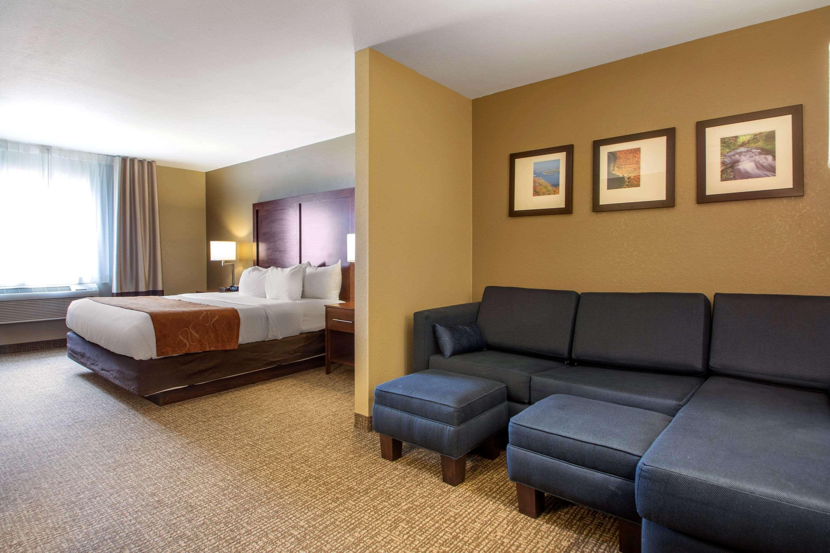 Comfort Suites Johnson Creek Conference Center Ngoại thất bức ảnh