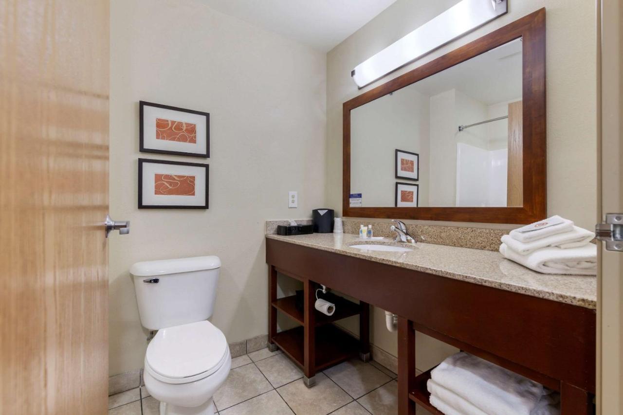 Comfort Suites Johnson Creek Conference Center Ngoại thất bức ảnh