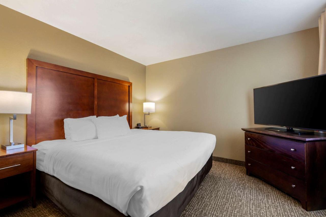 Comfort Suites Johnson Creek Conference Center Ngoại thất bức ảnh