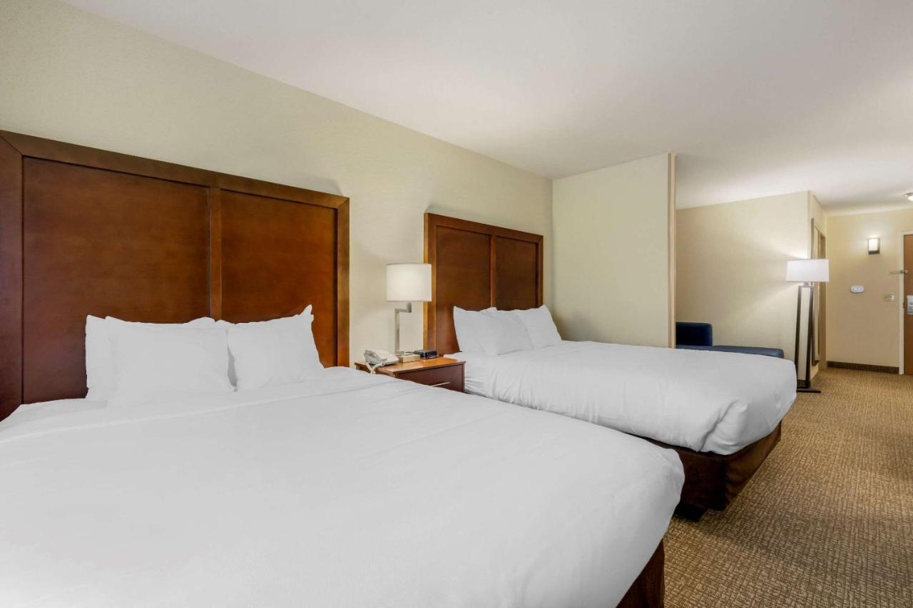 Comfort Suites Johnson Creek Conference Center Ngoại thất bức ảnh