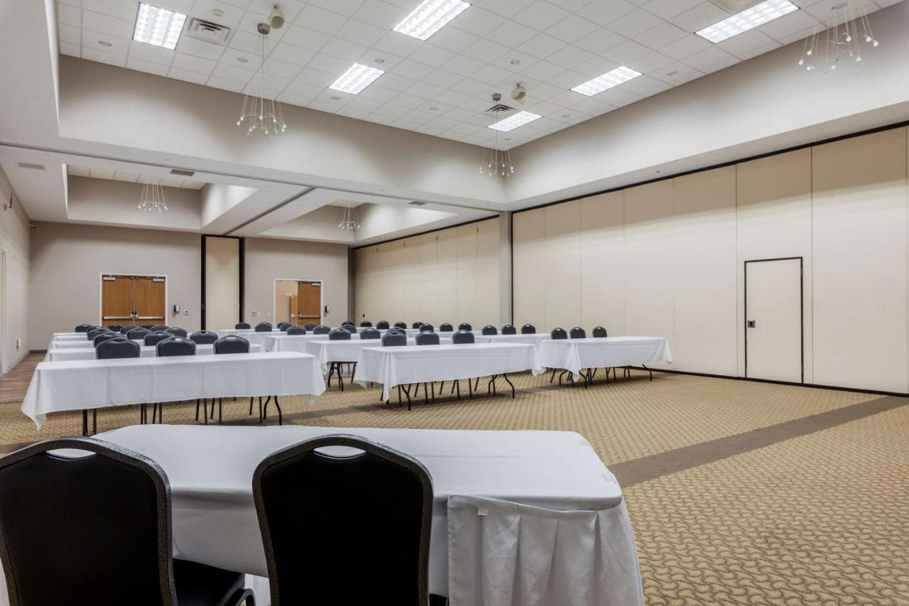 Comfort Suites Johnson Creek Conference Center Ngoại thất bức ảnh