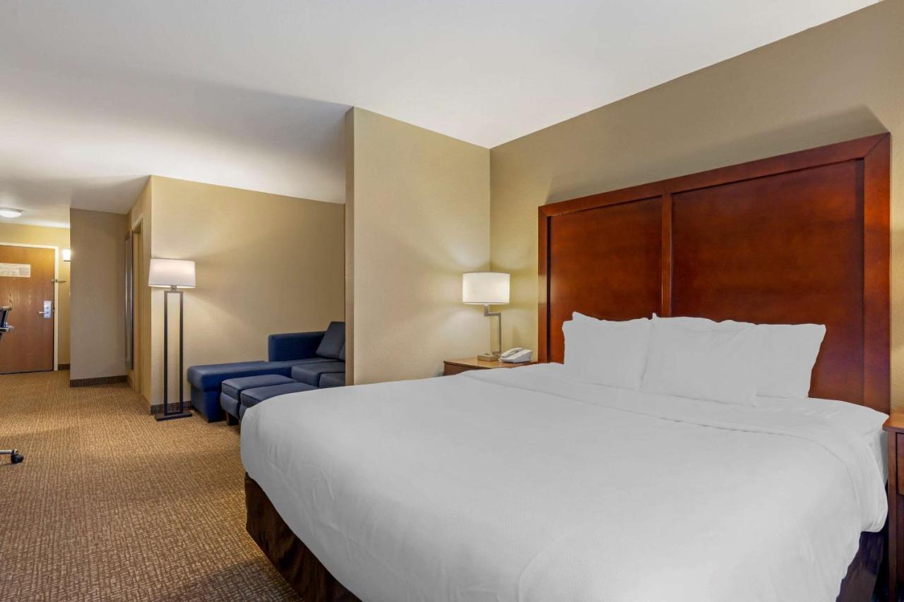 Comfort Suites Johnson Creek Conference Center Ngoại thất bức ảnh
