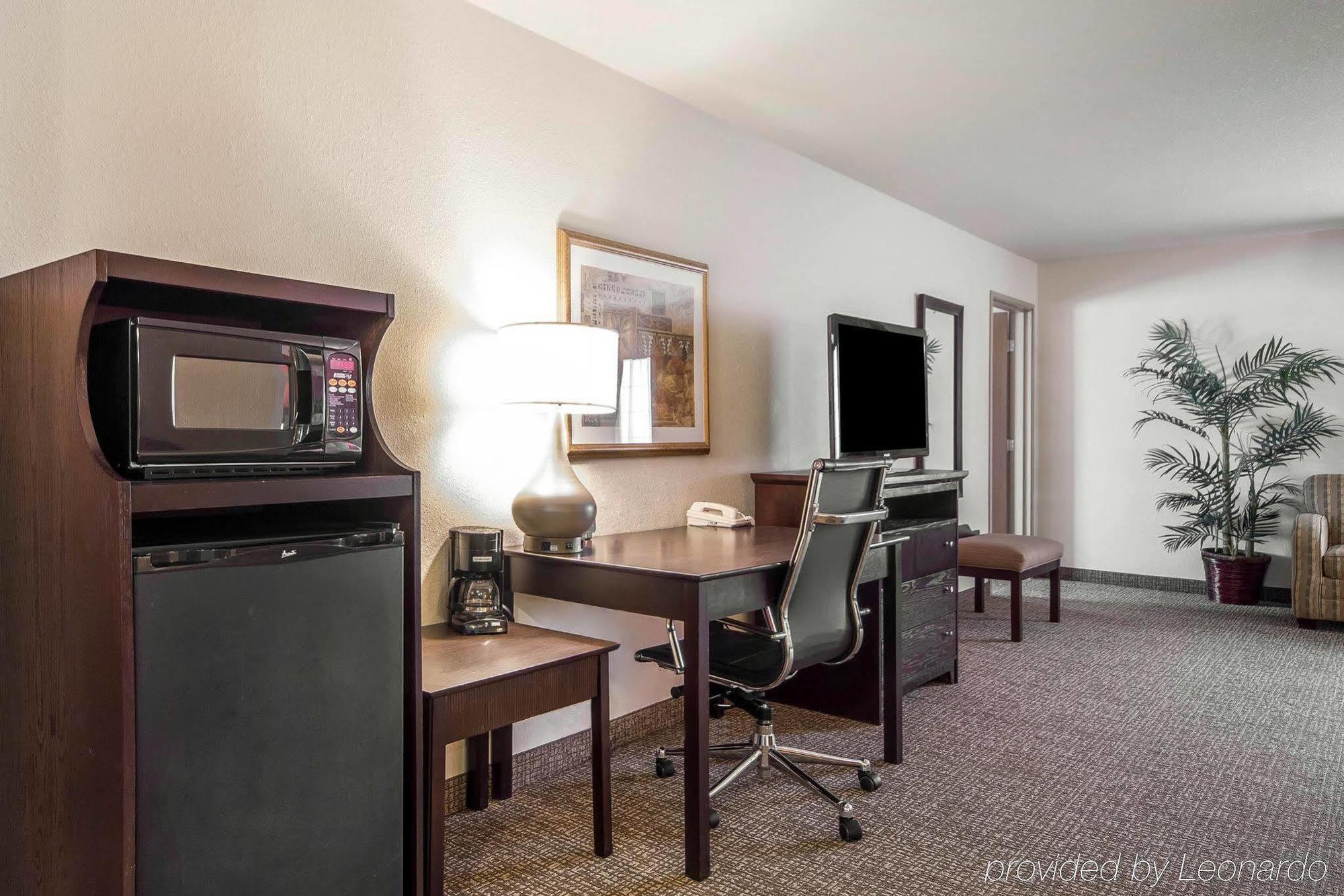 Comfort Suites Johnson Creek Conference Center Ngoại thất bức ảnh