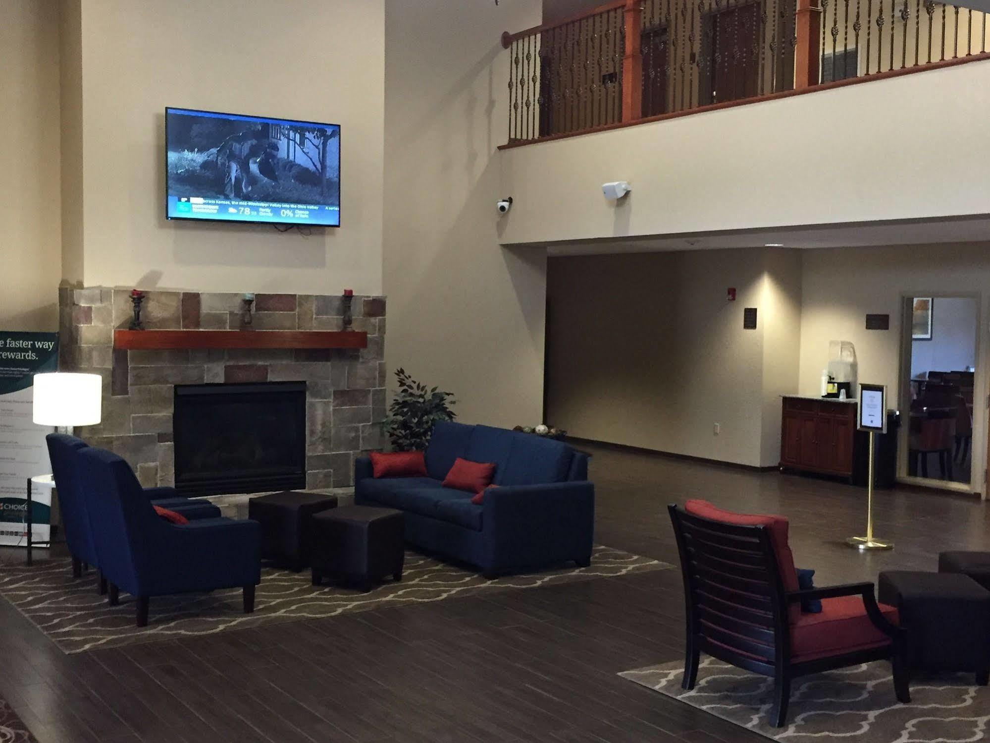 Comfort Suites Johnson Creek Conference Center Ngoại thất bức ảnh