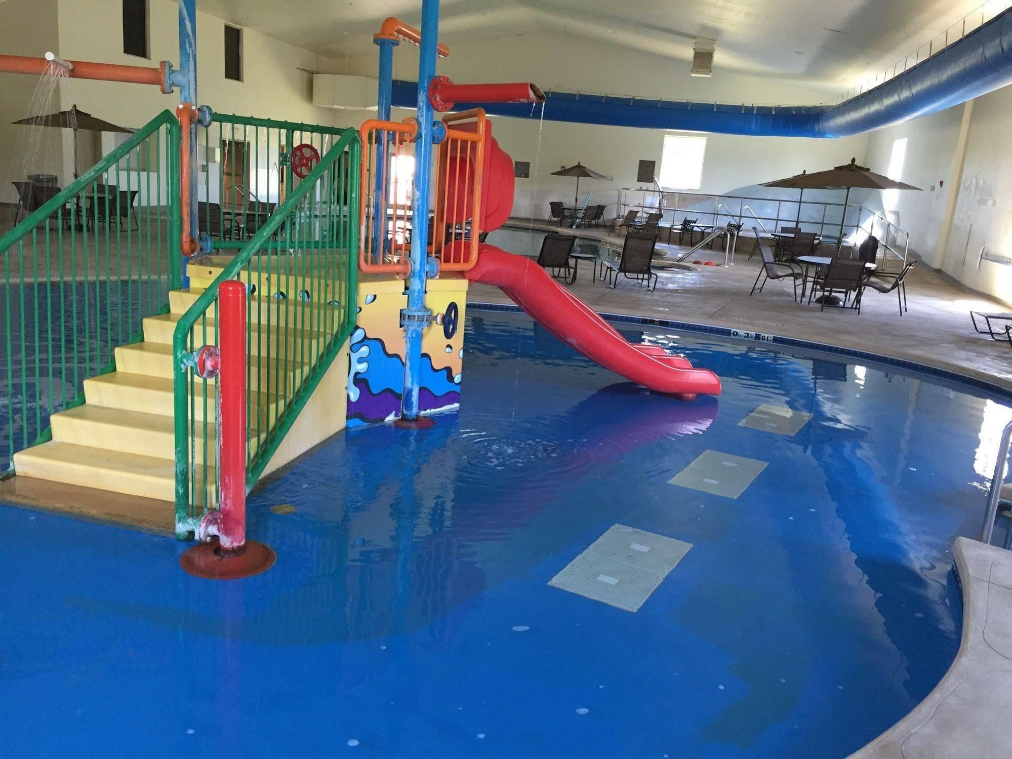 Comfort Suites Johnson Creek Conference Center Ngoại thất bức ảnh
